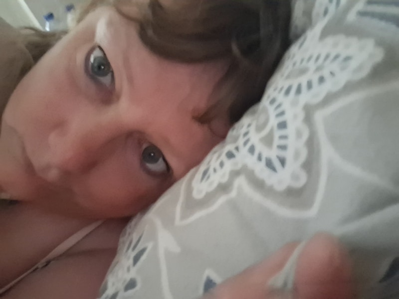 Chris ligt wakker van haar rechten
